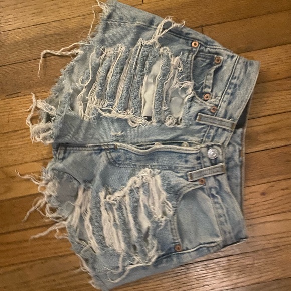 Levi’s 501 Hand-cut frayed Cutoff Shorts - Picture 2 of 6